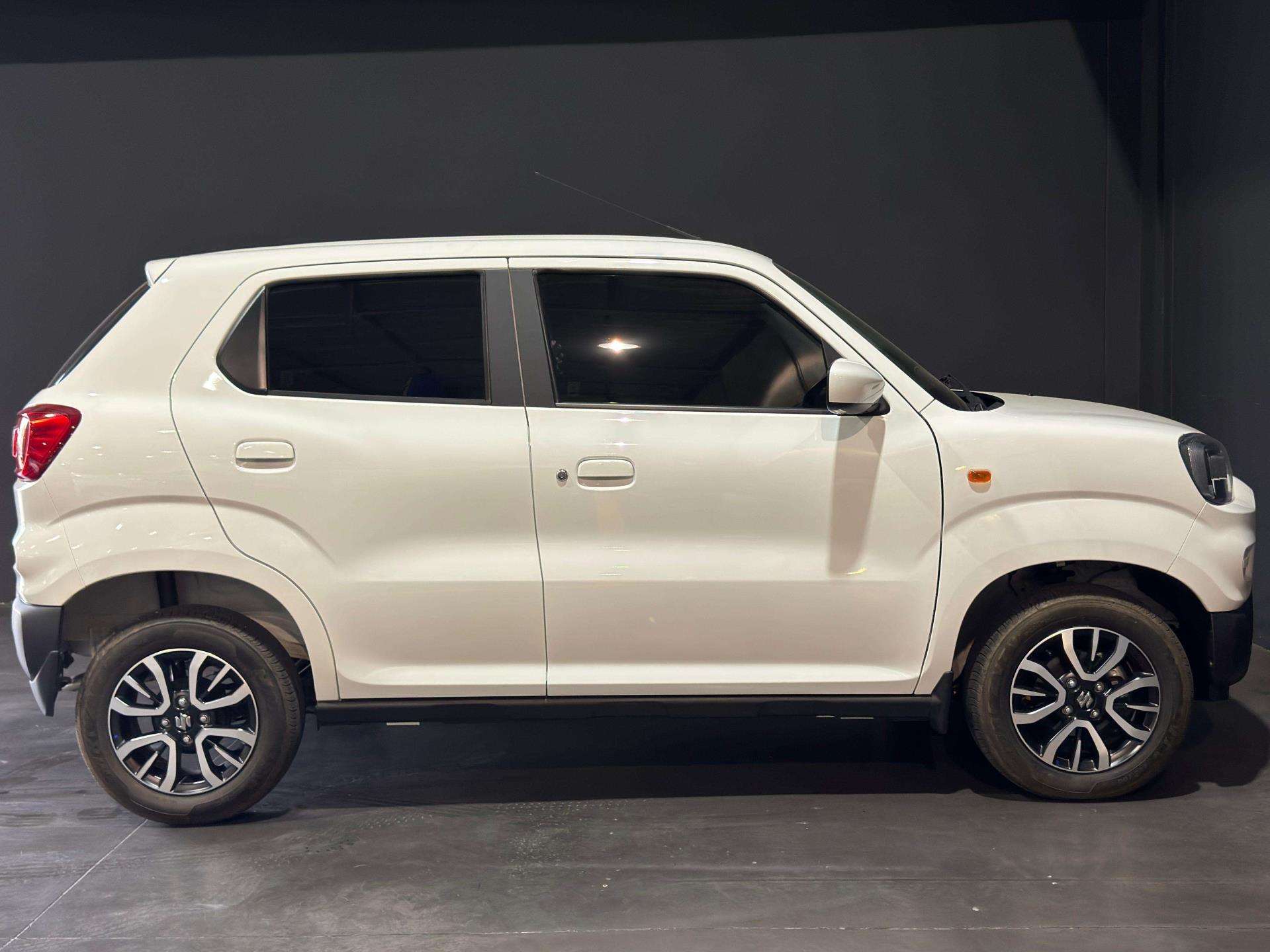 Vehicle Gallery Image