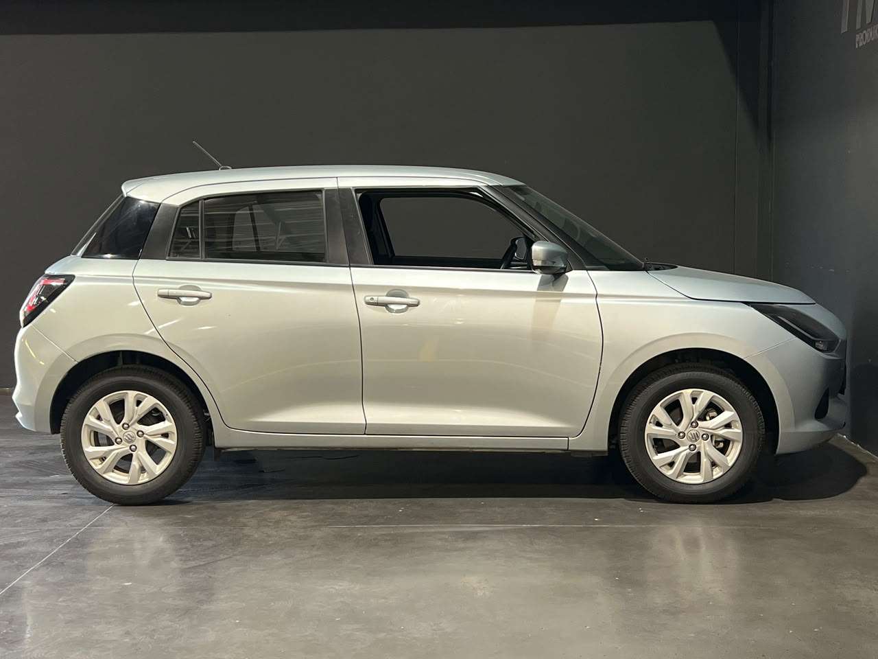 Vehicle Gallery Image