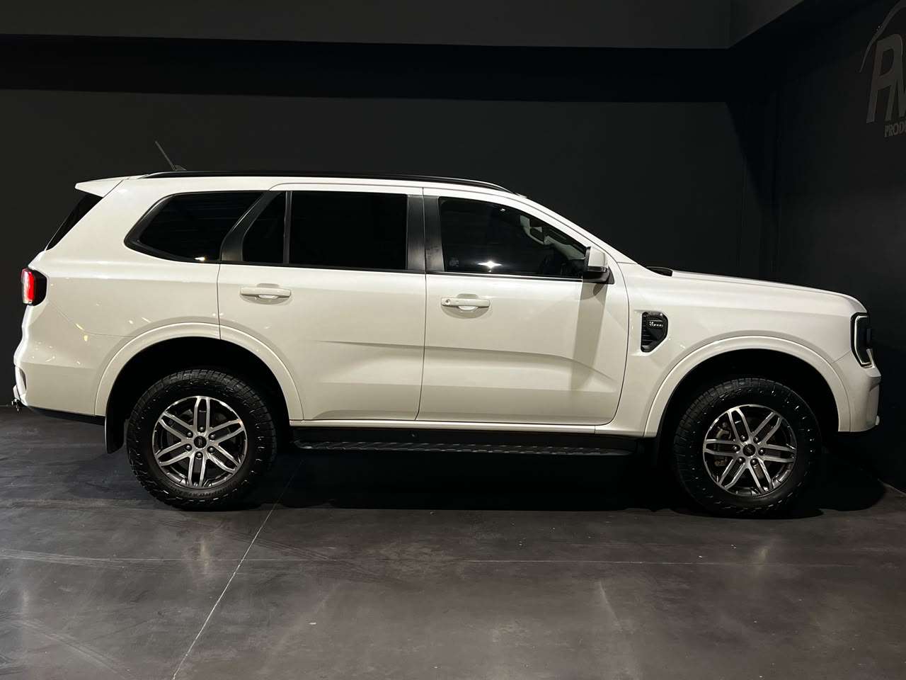 Vehicle Gallery Image