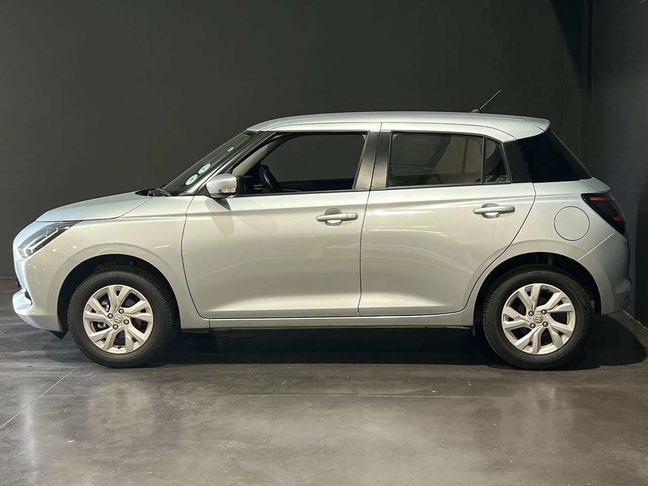 Vehicle Gallery Image