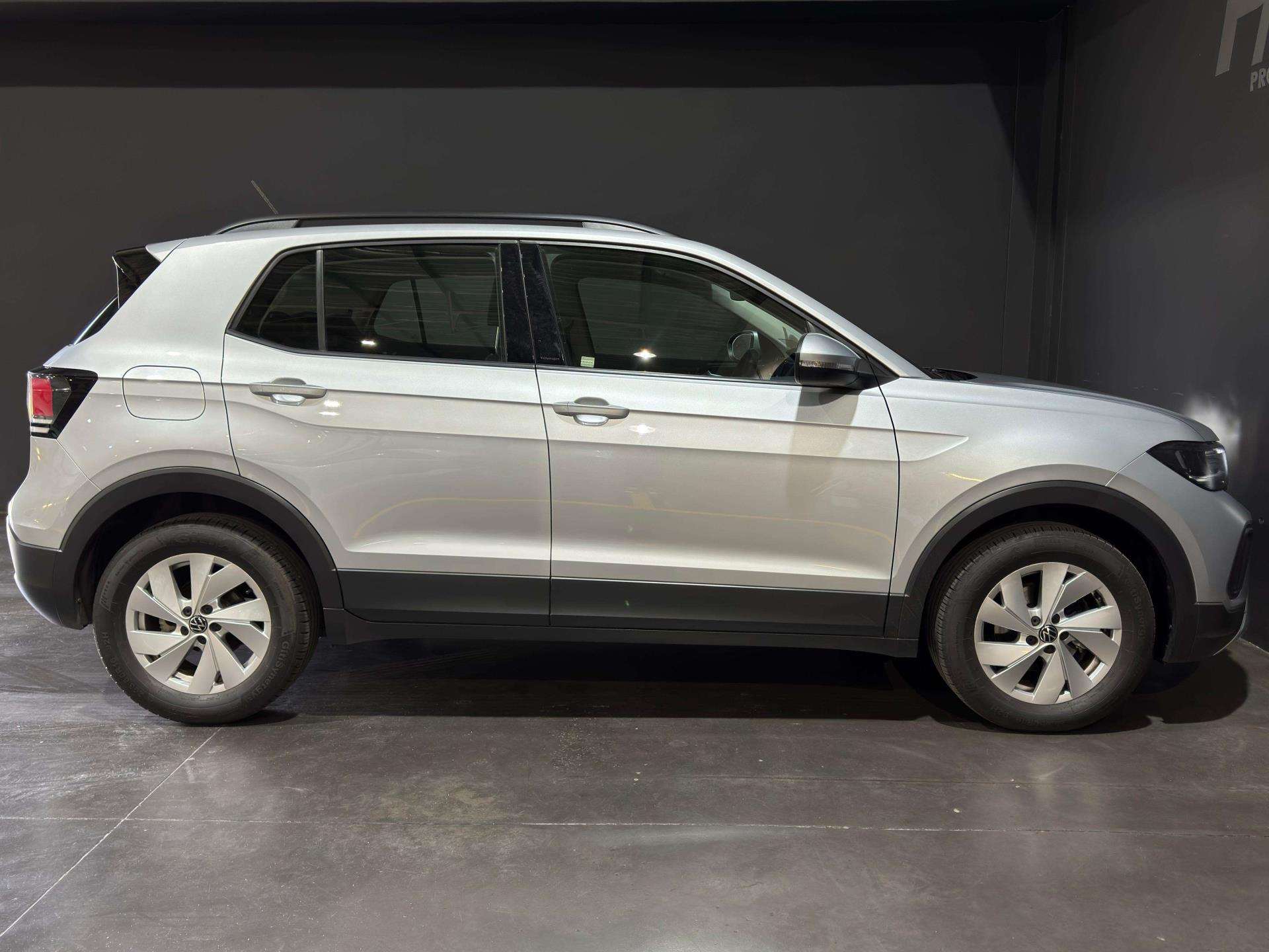 Vehicle Gallery Image